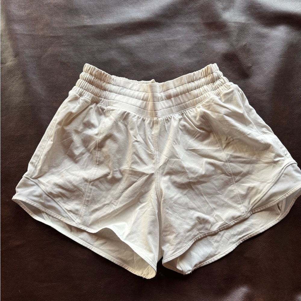 Lululemon Bone Hotty-Hot 2.5 inch high rise Women's White Athletic Shorts